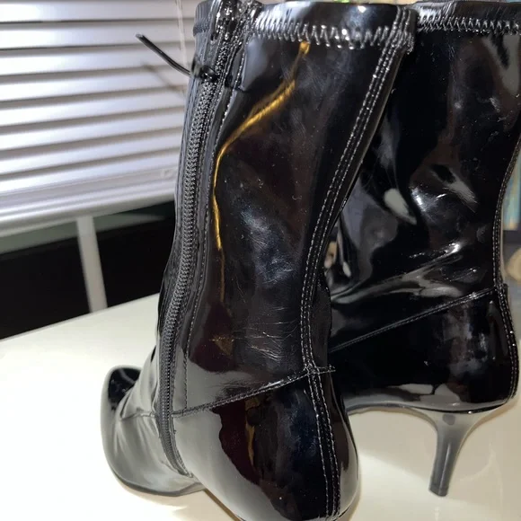 Stuart Weitzman Clingy Patent Leather Pointed Toe Booties!! - Picture 11 of 14